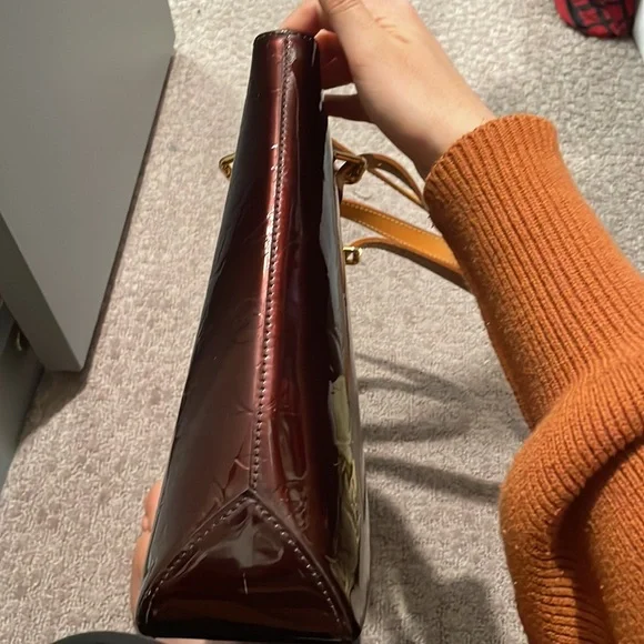 Authentic vintage Louis Vuitton Houston tote bag in dark red vernis - Picture 6 of 16